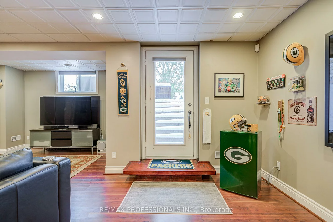 4662, Dundas, Edenbridge-Humber Valley, Toronto