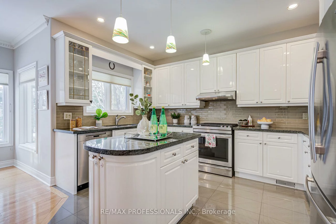 4662, Dundas, Edenbridge-Humber Valley, Toronto