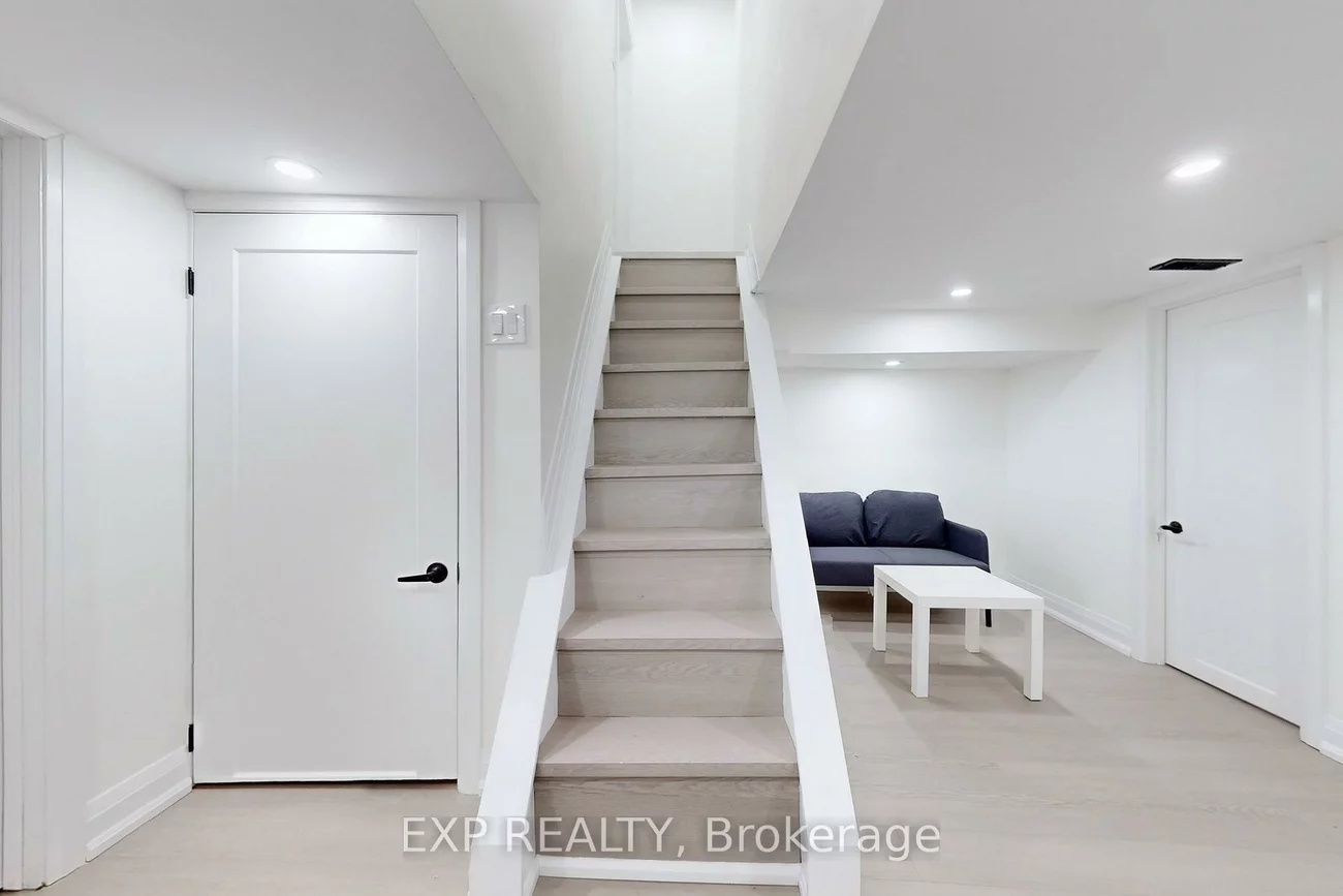 685, Jane, Rockcliffe-Smythe, Toronto