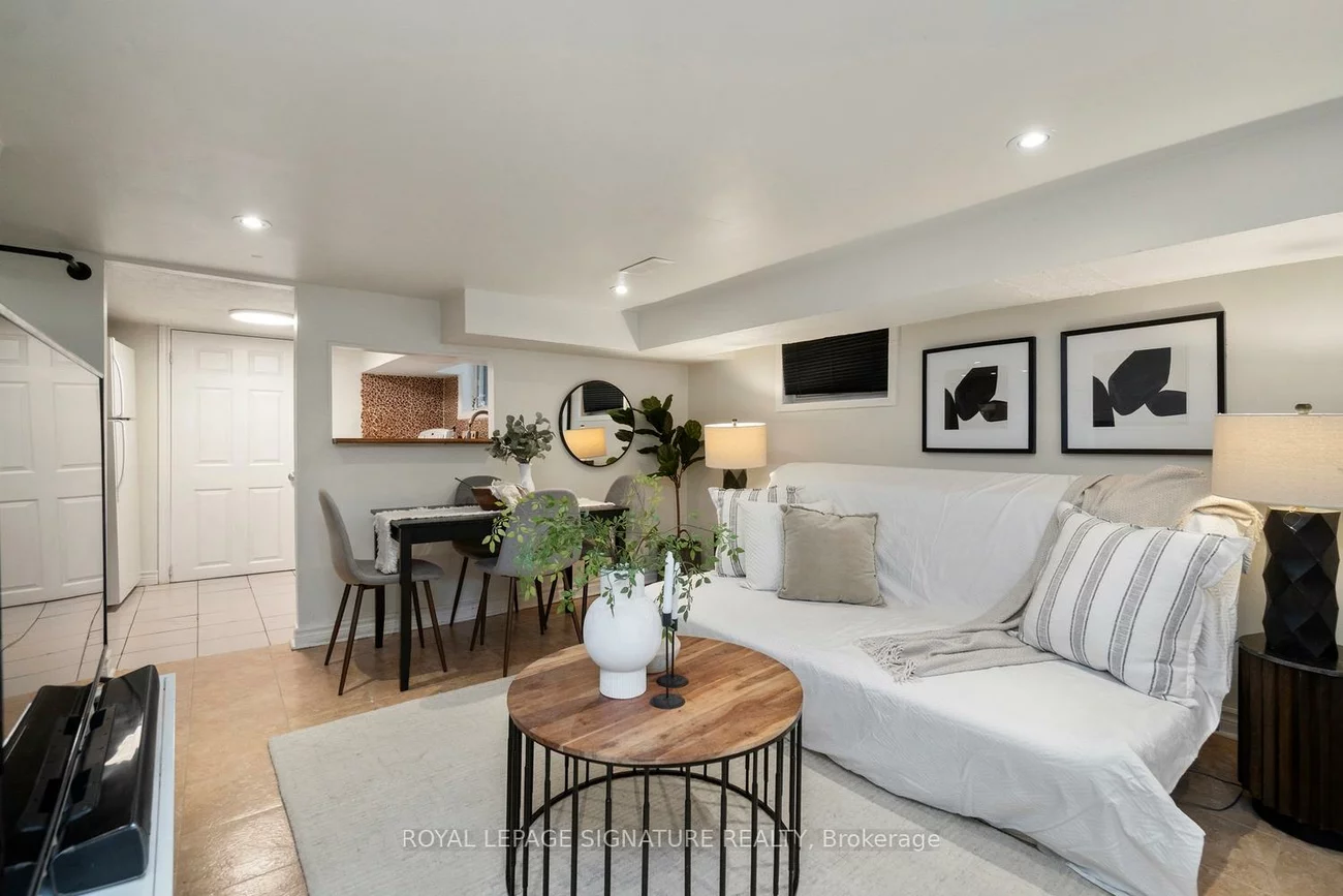 215, Yarmouth, Dovercourt-Wallace Emerson-Junction, Toronto