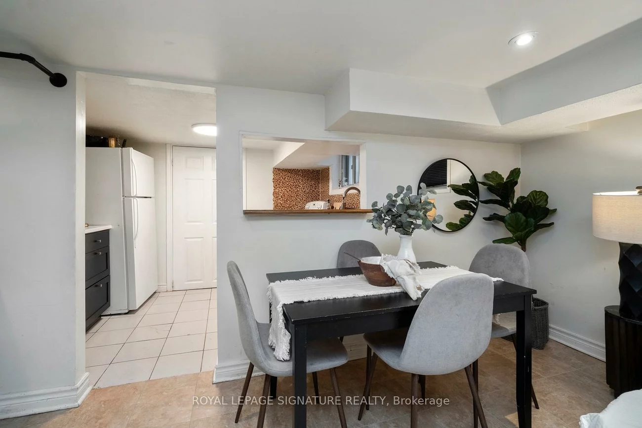 215, Yarmouth, Dovercourt-Wallace Emerson-Junction, Toronto