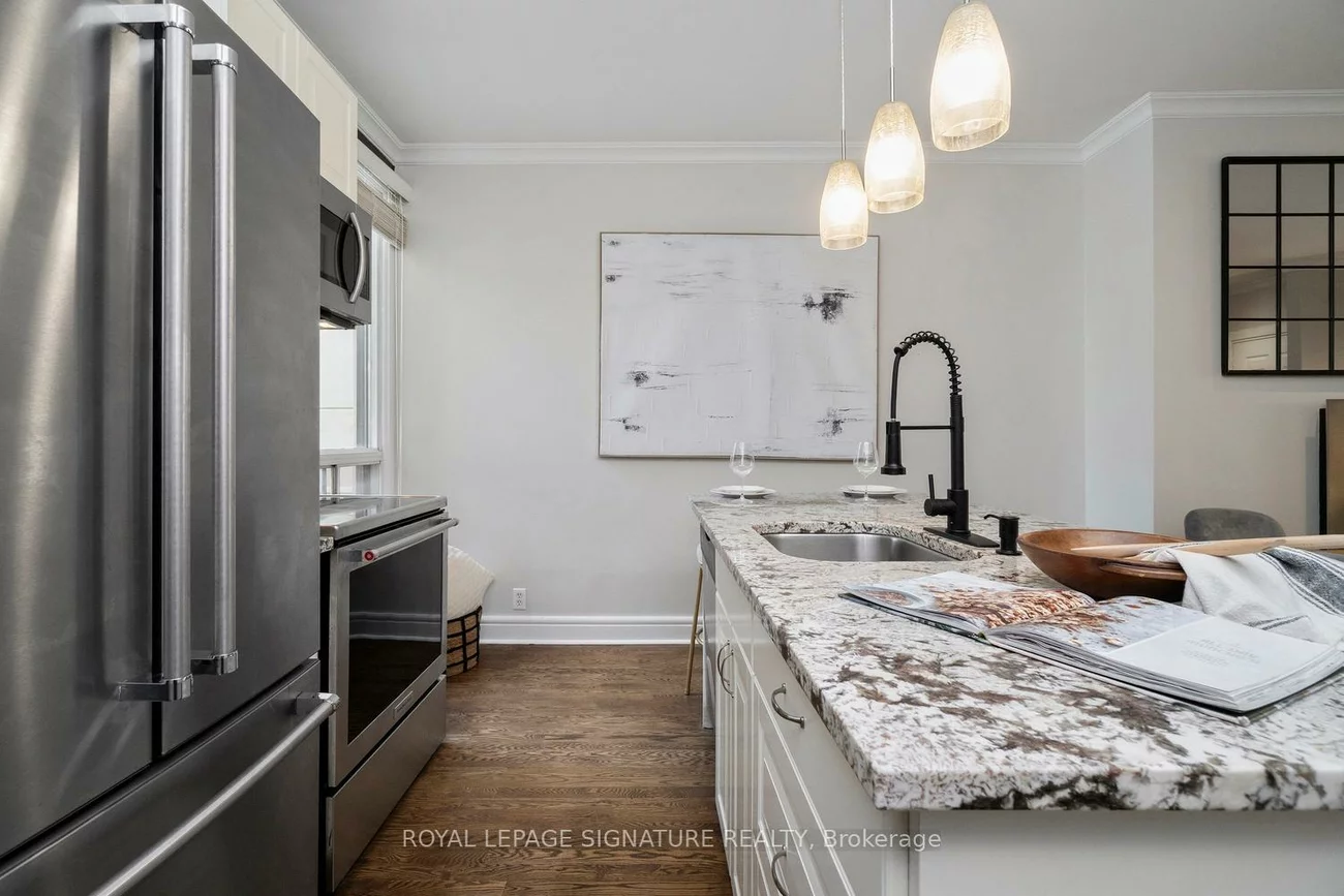 215, Yarmouth, Dovercourt-Wallace Emerson-Junction, Toronto