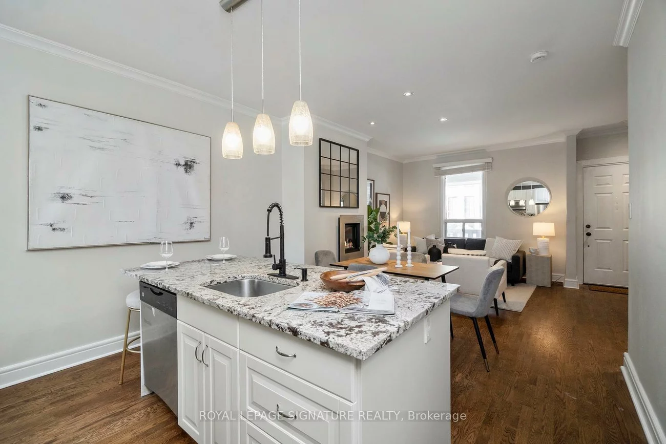 215, Yarmouth, Dovercourt-Wallace Emerson-Junction, Toronto