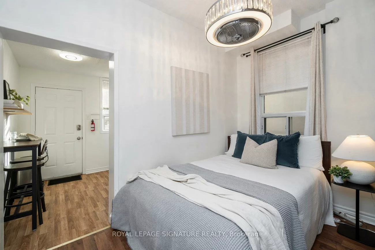 215, Yarmouth, Dovercourt-Wallace Emerson-Junction, Toronto