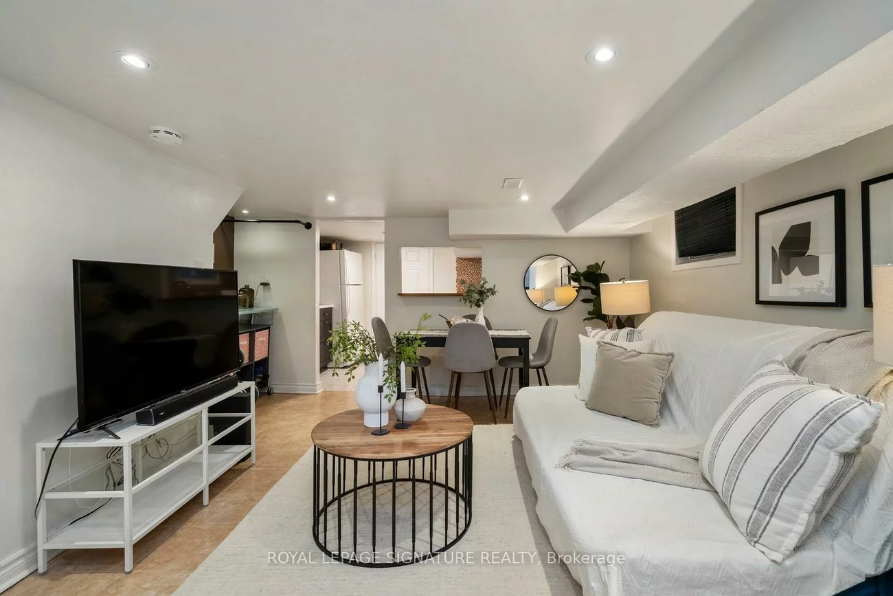 215, Yarmouth, Dovercourt-Wallace Emerson-Junction, Toronto