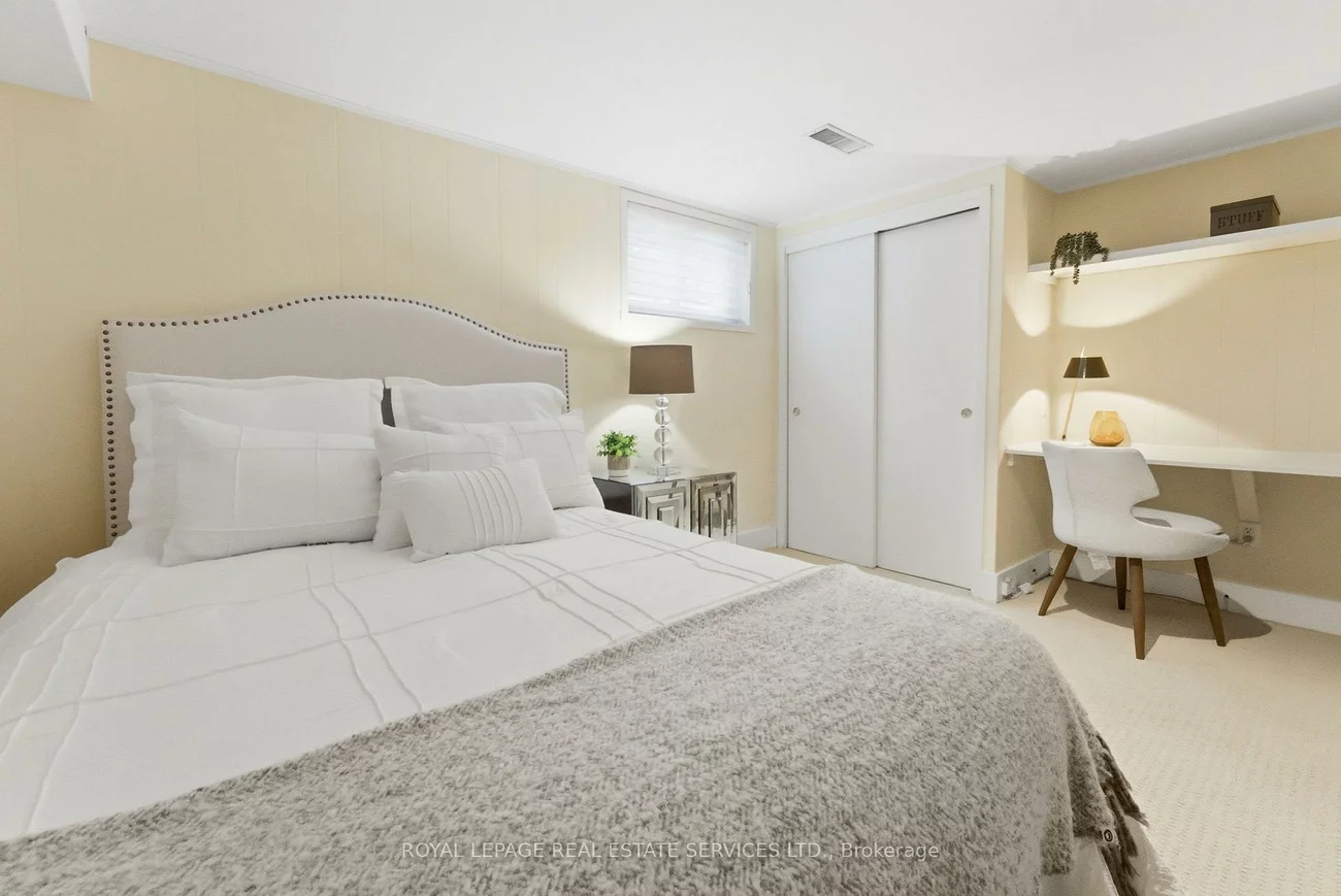 17, Elstree, Edenbridge-Humber Valley, Toronto