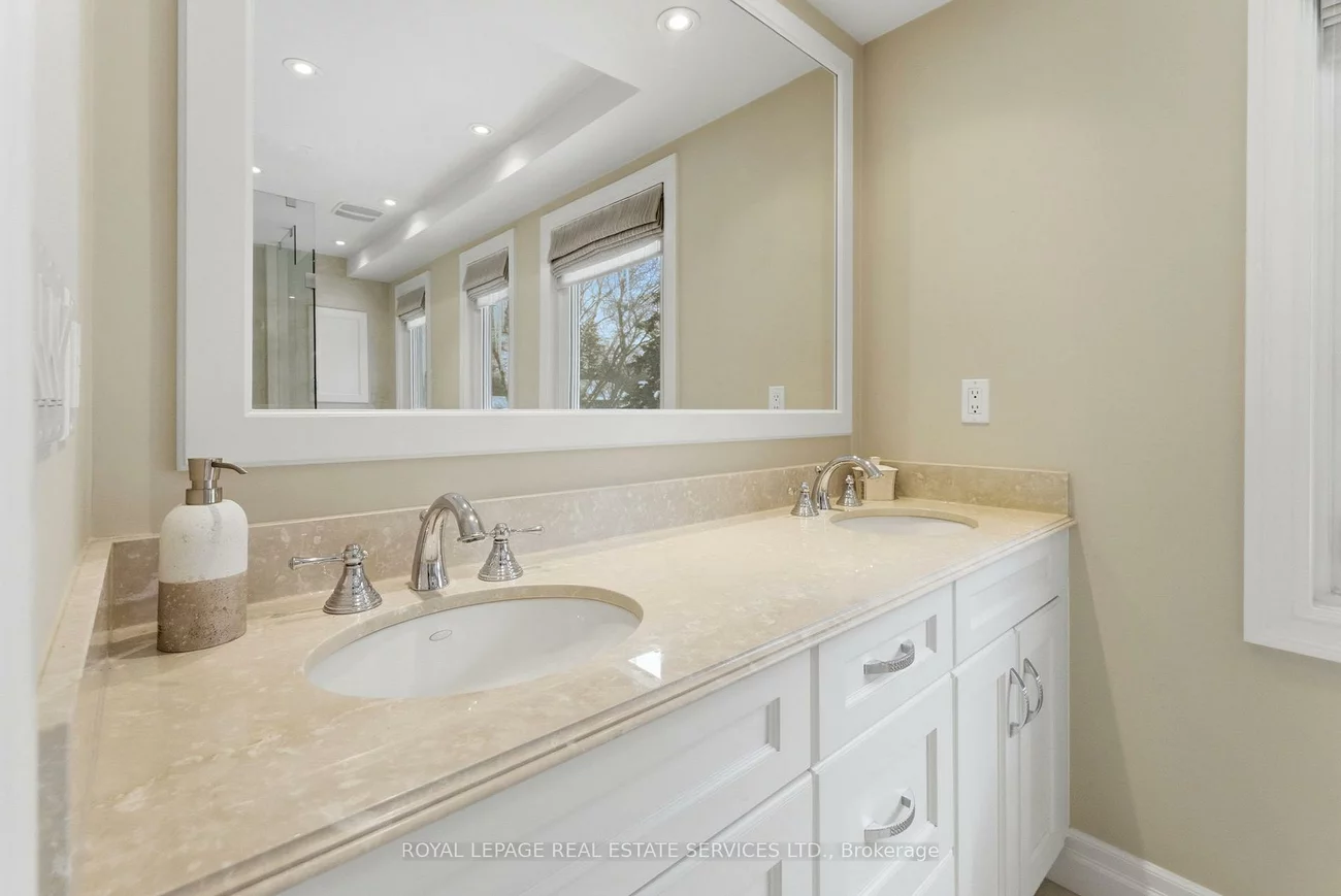 17, Elstree, Edenbridge-Humber Valley, Toronto