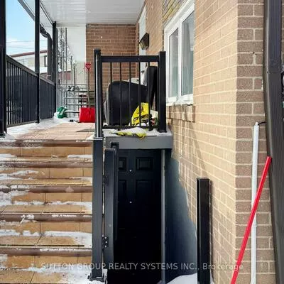 30, Coronado, Humbermede, Toronto