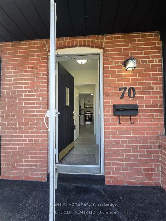 70, Bunnell, Downsview-Roding-CFB, Toronto