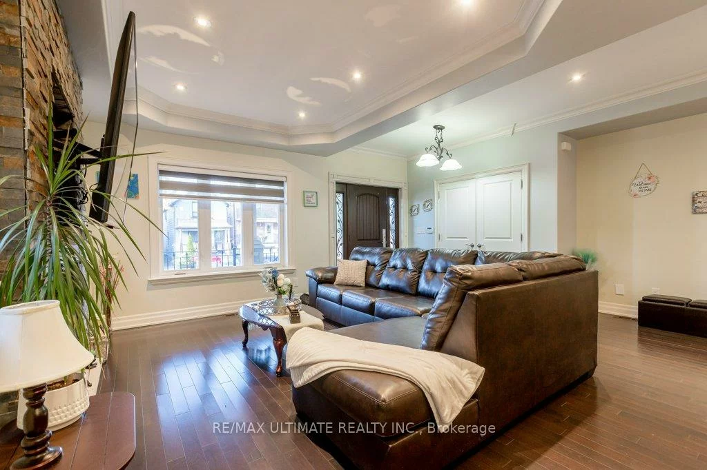 21, Thornton, Caledonia-Fairbank, Toronto