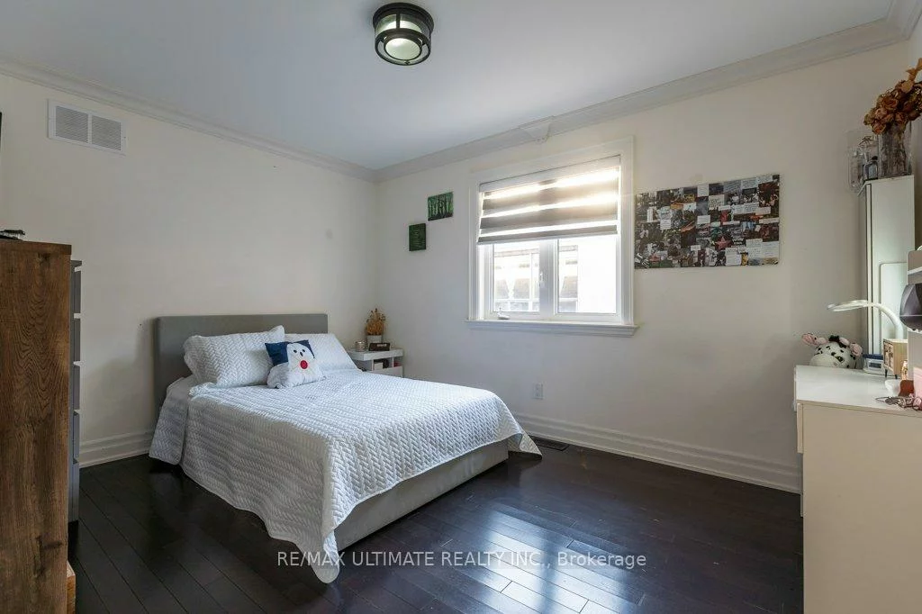 21, Thornton, Caledonia-Fairbank, Toronto