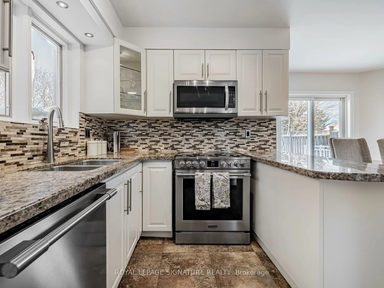 158, Bowie, Briar Hill-Belgravia, Toronto