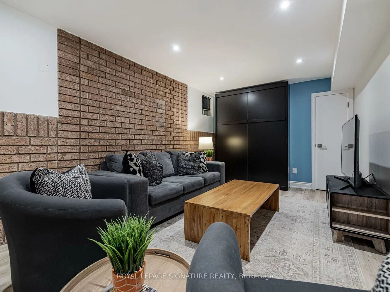 158, Bowie, Briar Hill-Belgravia, Toronto