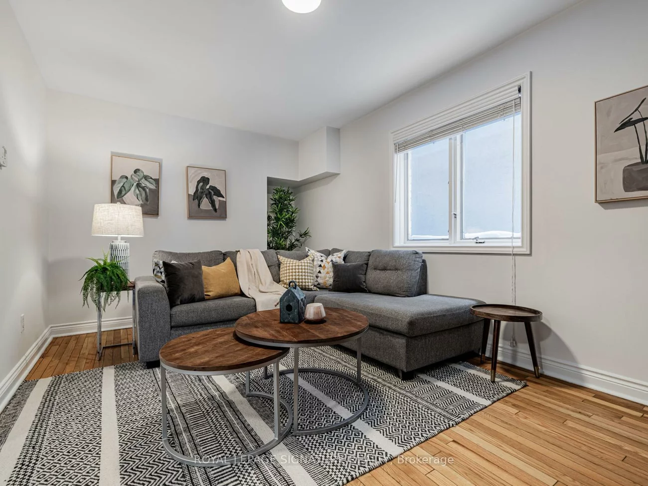 158, Bowie, Briar Hill-Belgravia, Toronto