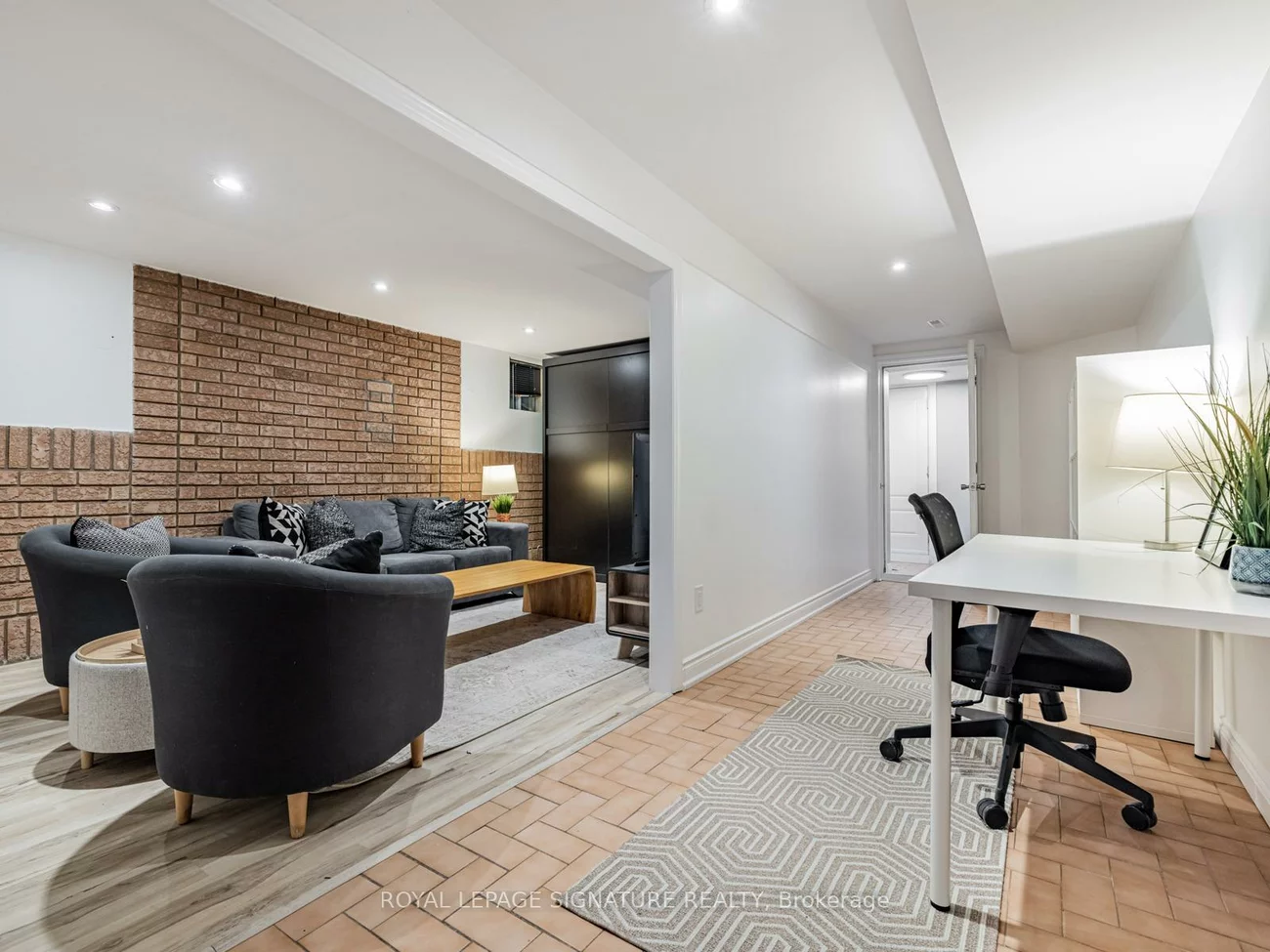 158, Bowie, Briar Hill-Belgravia, Toronto