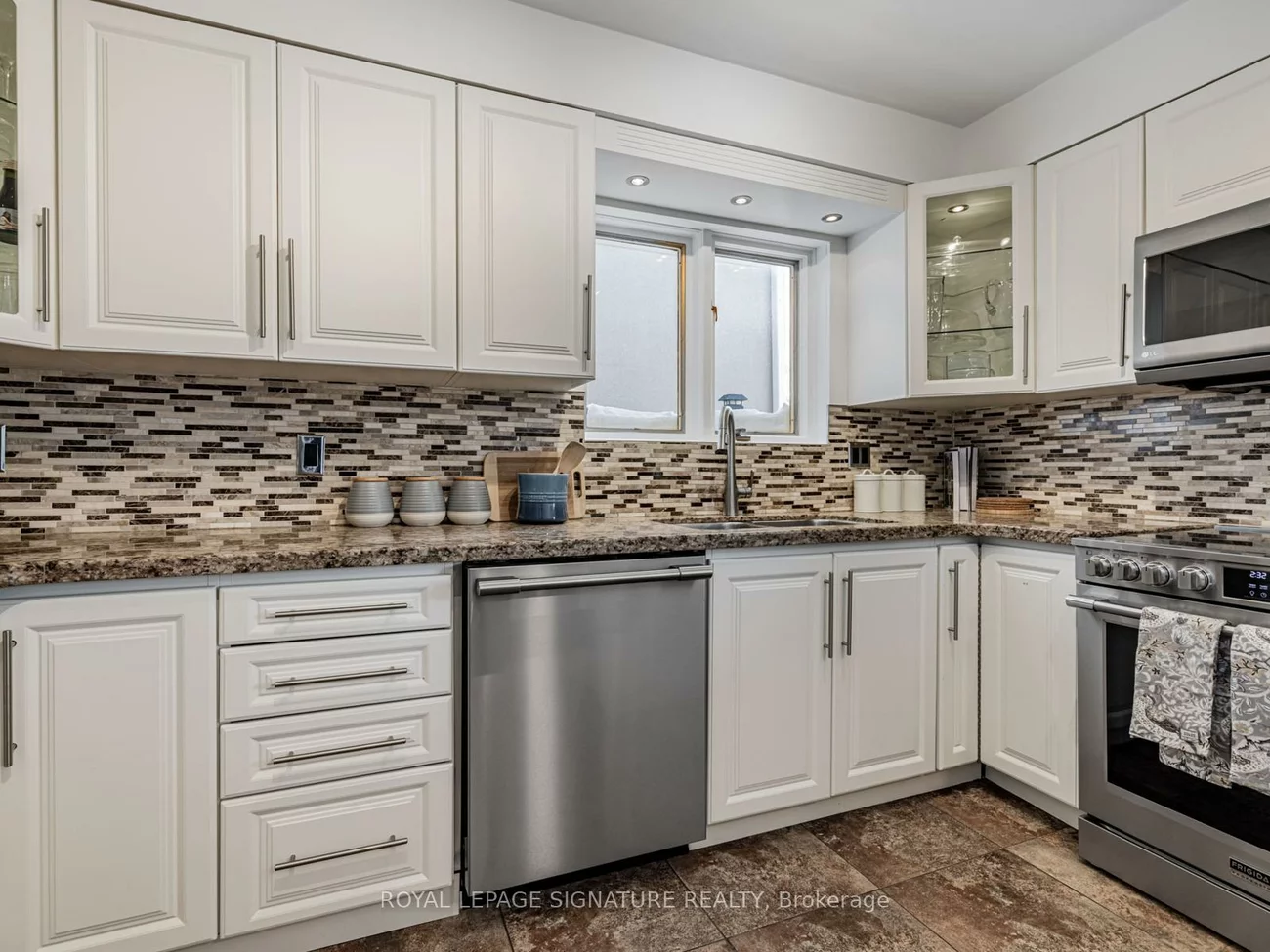 158, Bowie, Briar Hill-Belgravia, Toronto