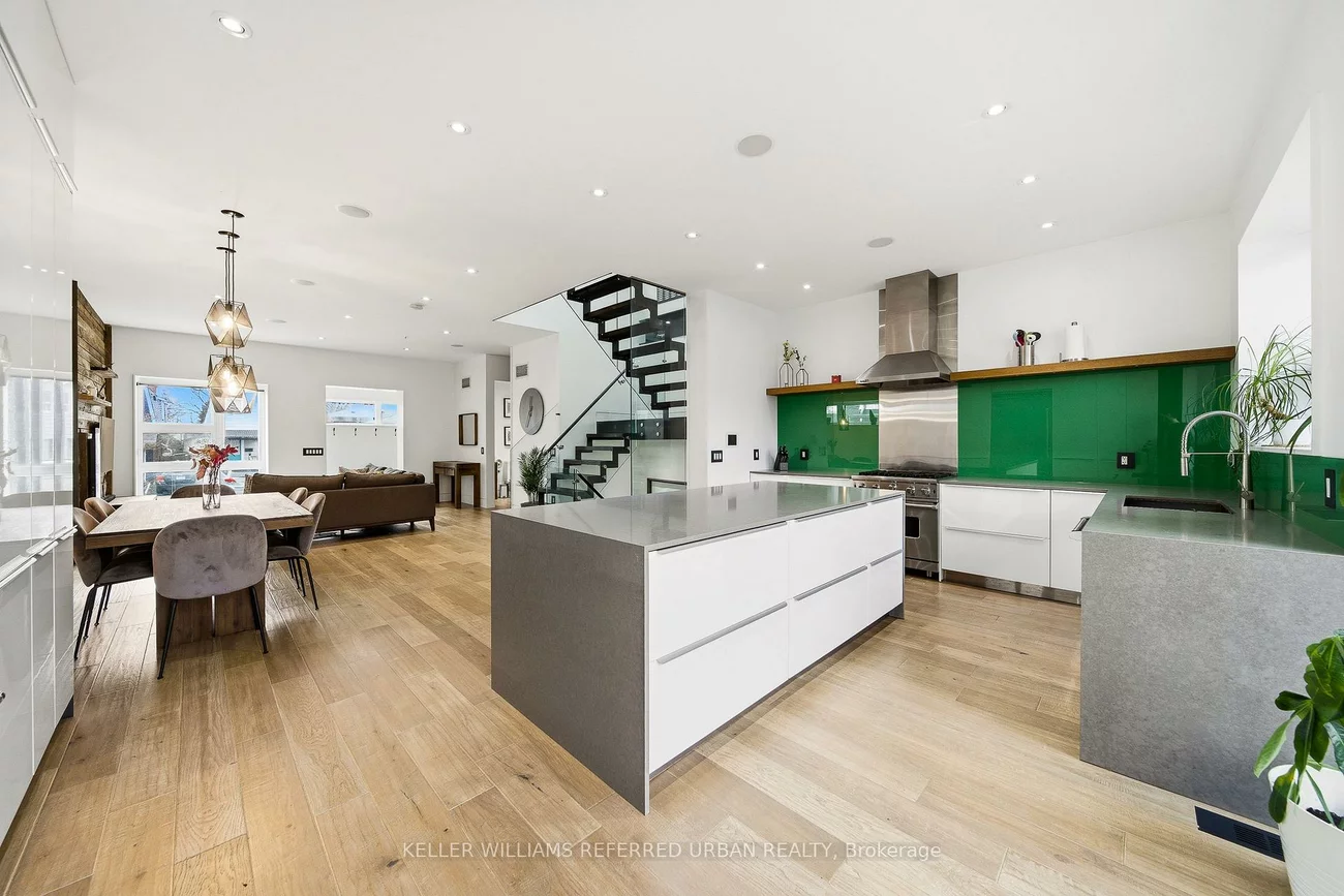 22, Daniels, Stonegate-Queensway, Toronto