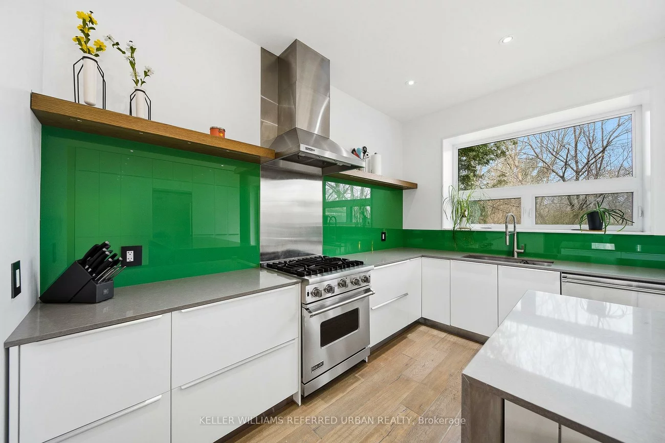 22, Daniels, Stonegate-Queensway, Toronto