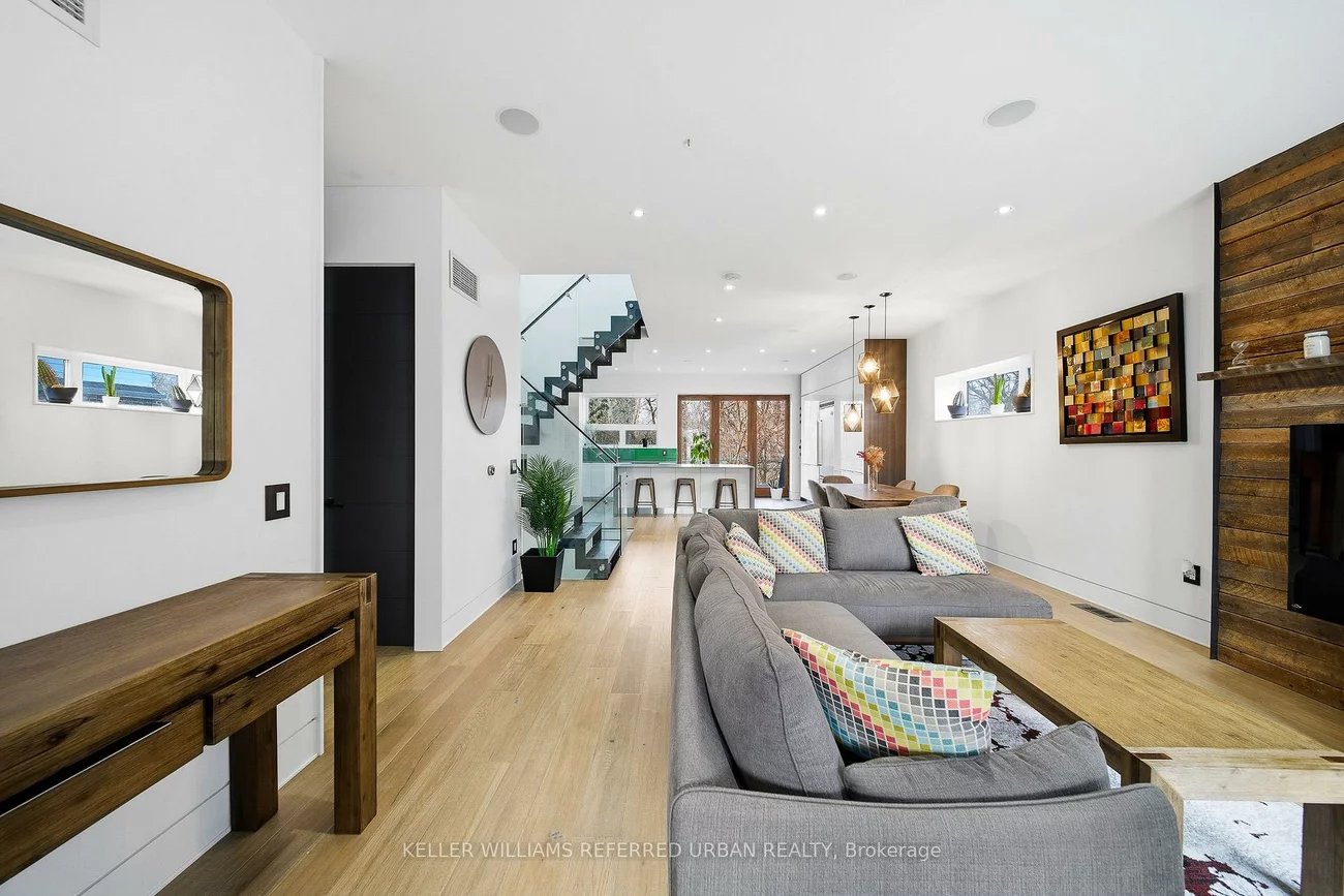 22, Daniels, Stonegate-Queensway, Toronto