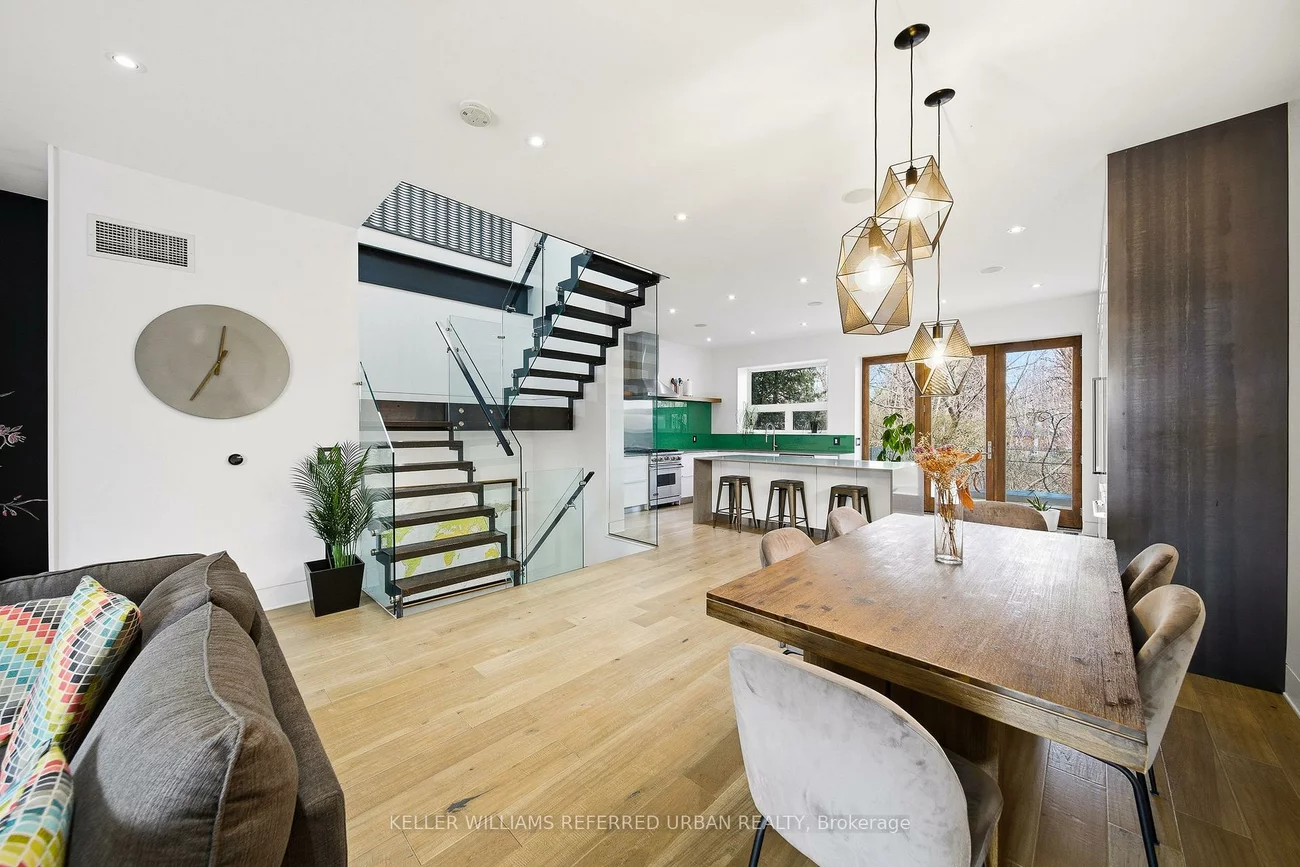 22, Daniels, Stonegate-Queensway, Toronto