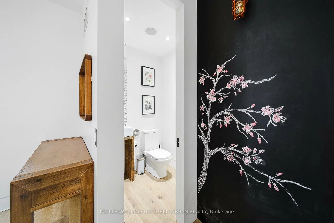 22, Daniels, Stonegate-Queensway, Toronto