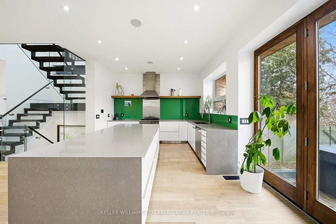 22, Daniels, Stonegate-Queensway, Toronto