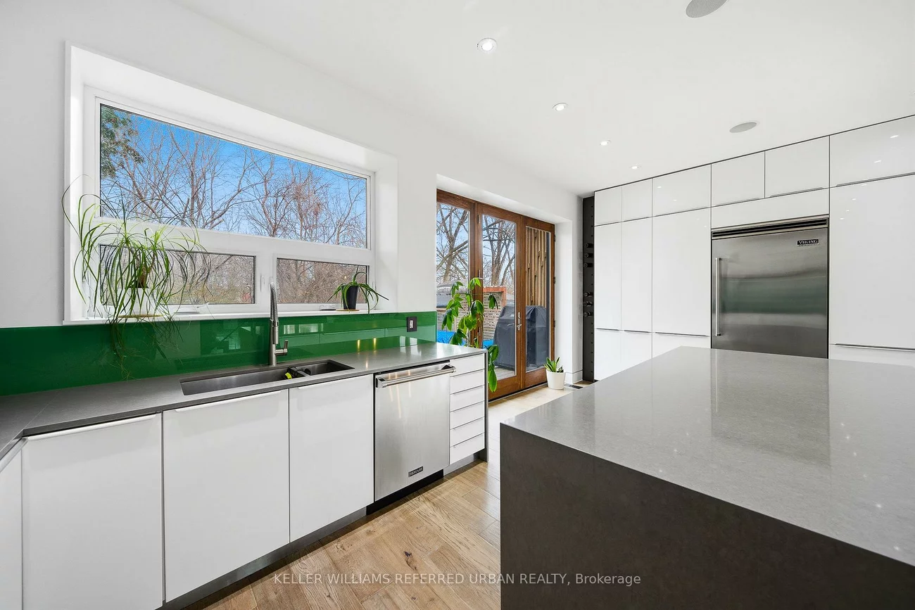 22, Daniels, Stonegate-Queensway, Toronto