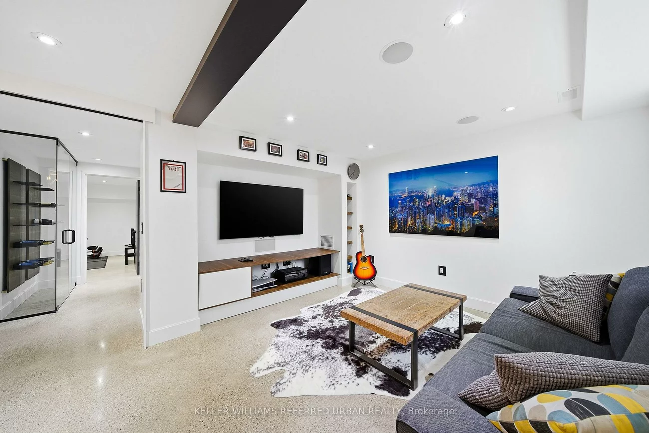 22, Daniels, Stonegate-Queensway, Toronto