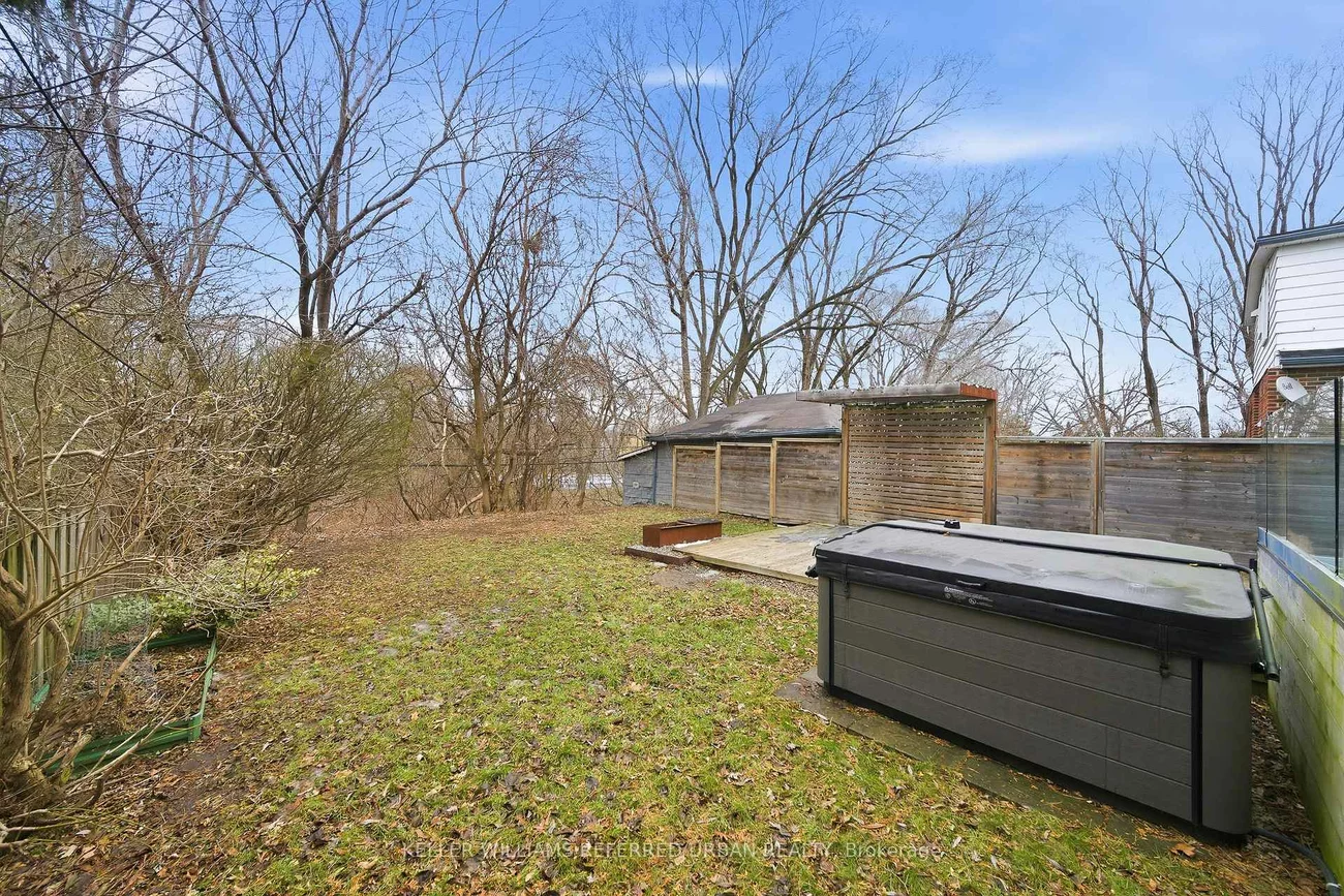 22, Daniels, Stonegate-Queensway, Toronto