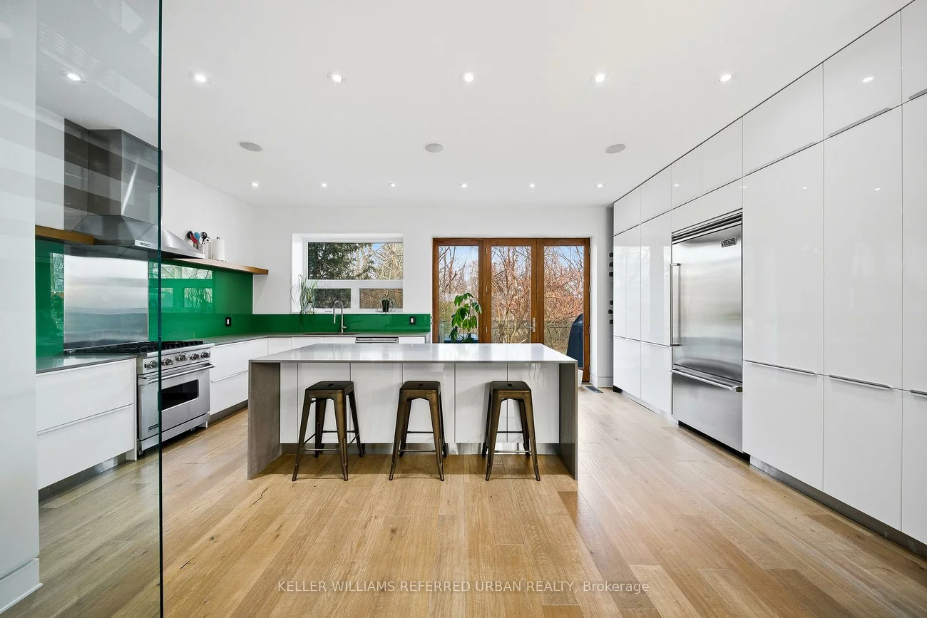 22, Daniels, Stonegate-Queensway, Toronto