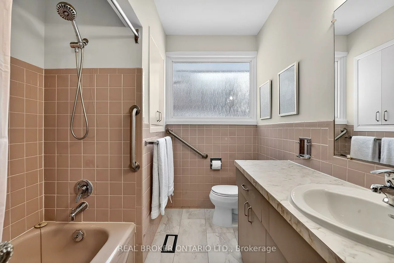 1269, Royal York, Edenbridge-Humber Valley, Toronto