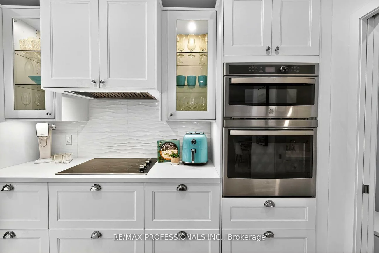 22, Ninth, New Toronto, Toronto