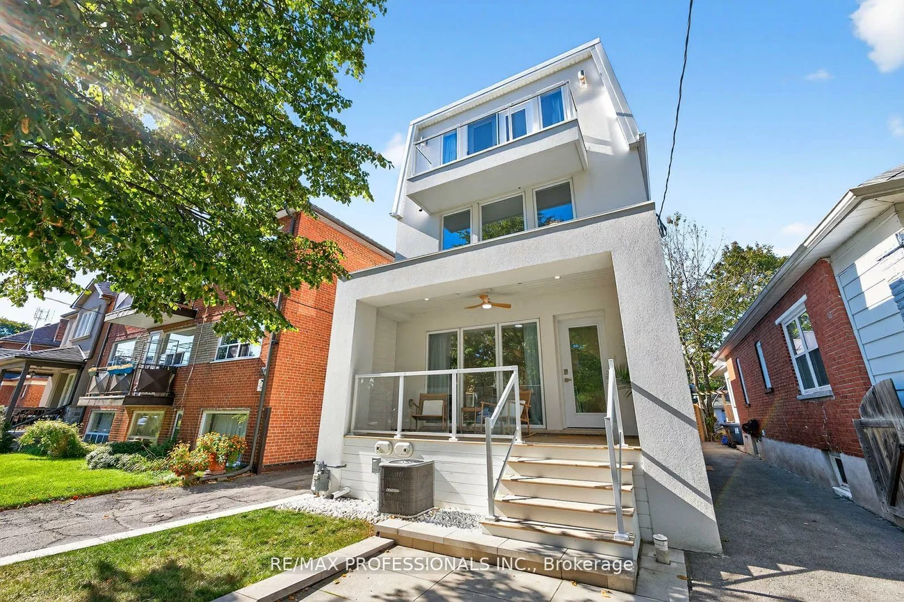 22, Ninth, New Toronto, Toronto