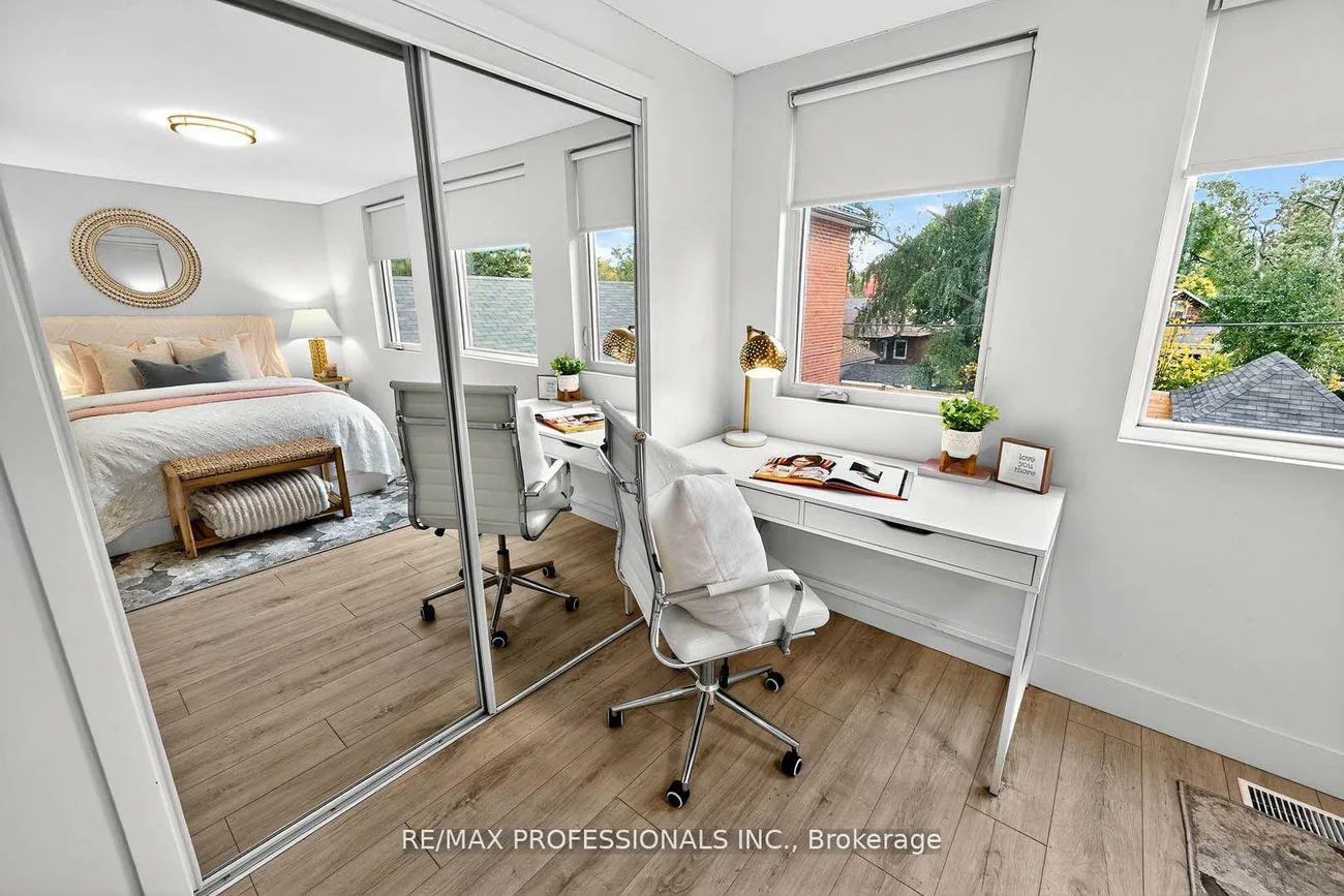 22, Ninth, New Toronto, Toronto