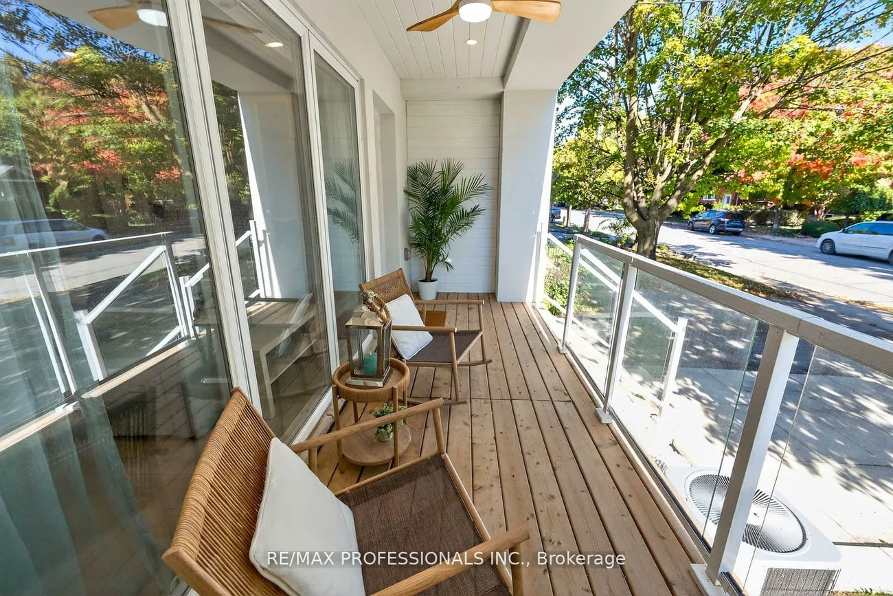 22, Ninth, New Toronto, Toronto