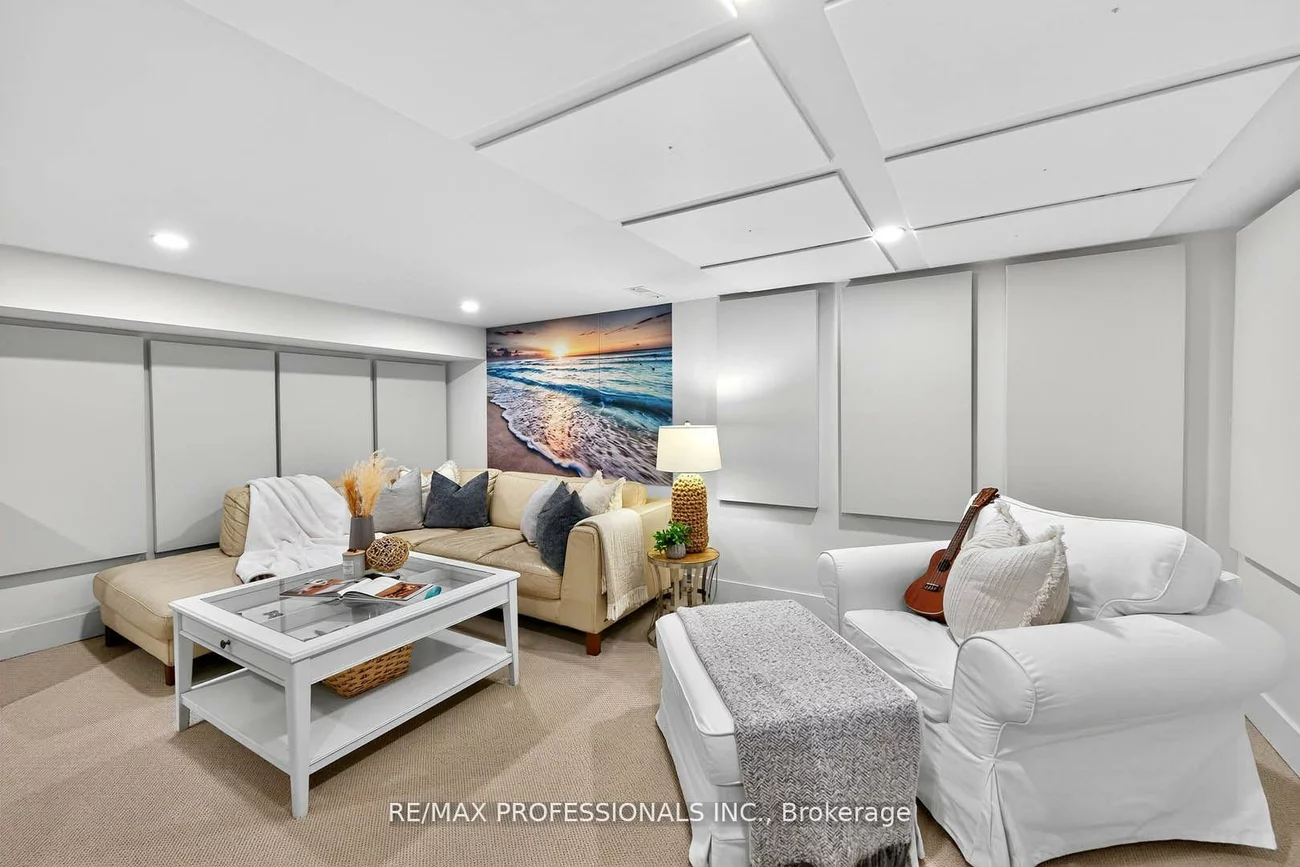 22, Ninth, New Toronto, Toronto