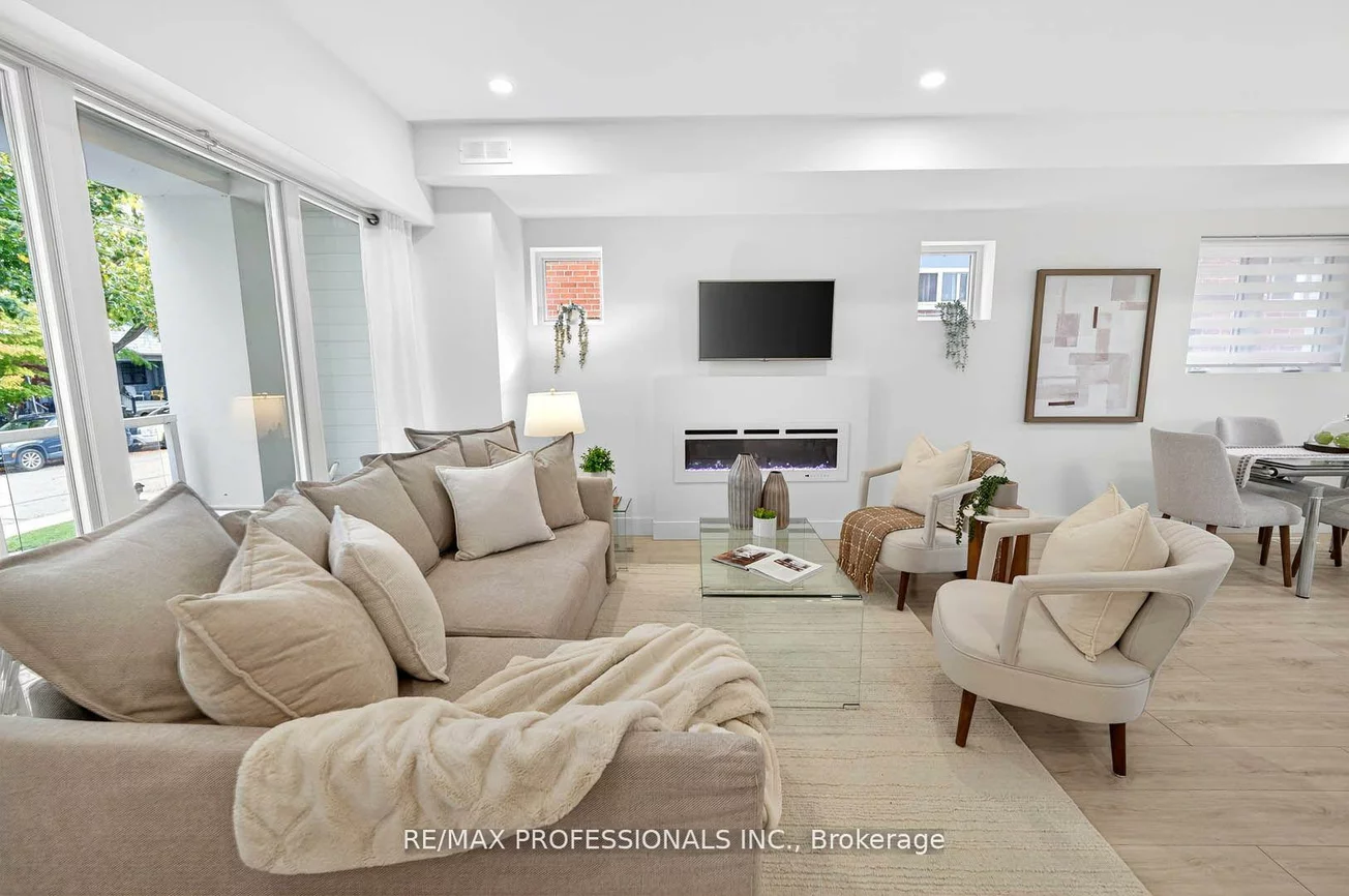 22, Ninth, New Toronto, Toronto