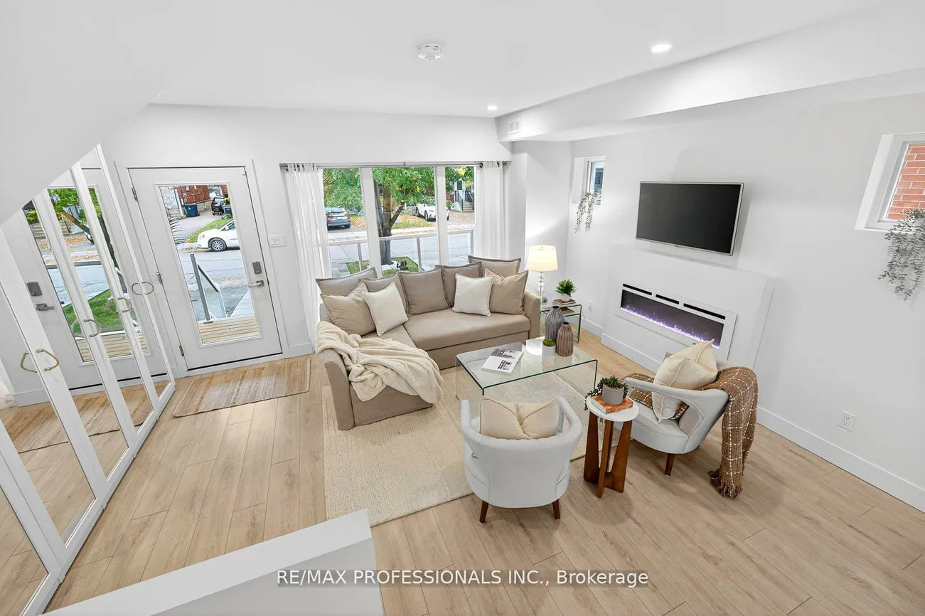 22, Ninth, New Toronto, Toronto