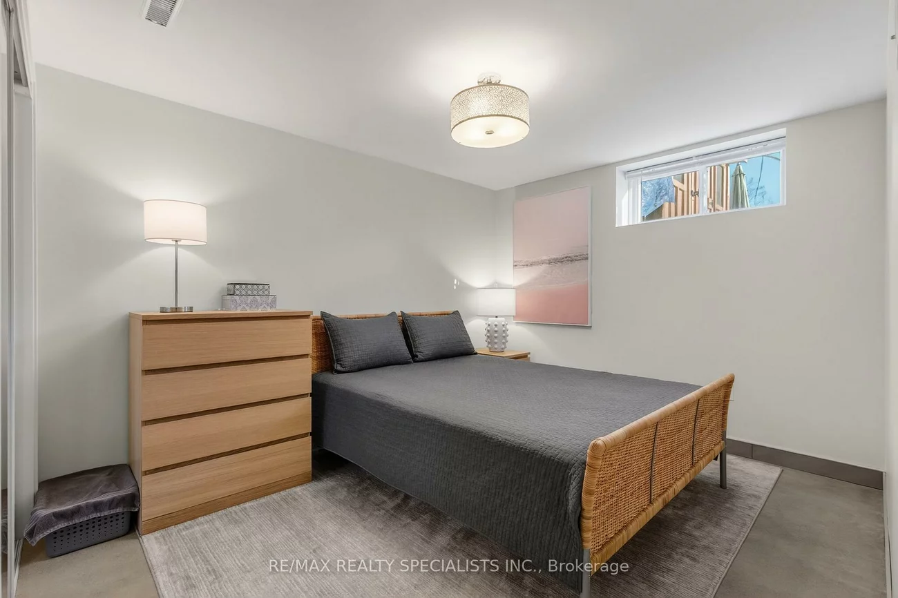 221, Thirtieth, Alderwood, Toronto