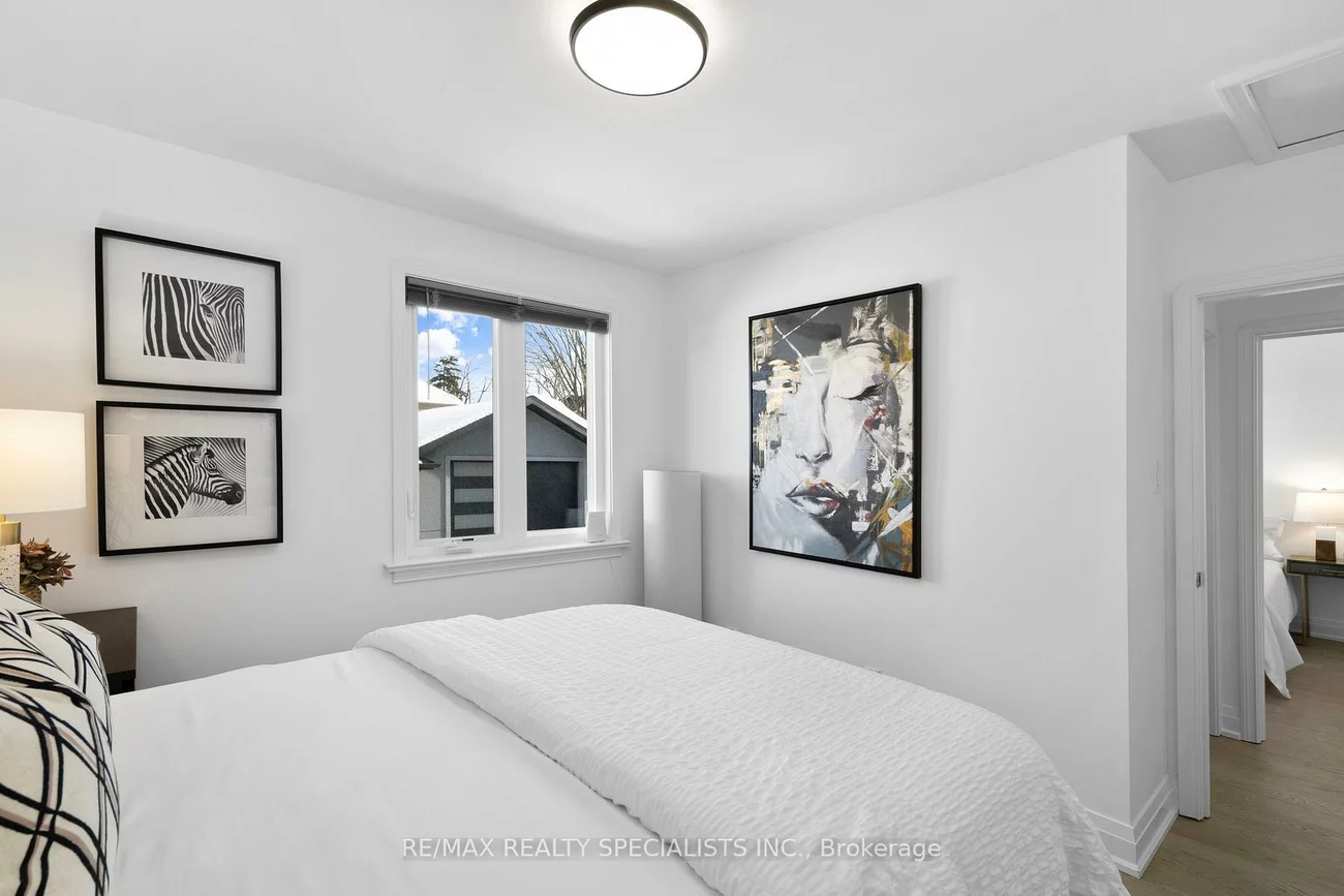 221, Thirtieth, Alderwood, Toronto