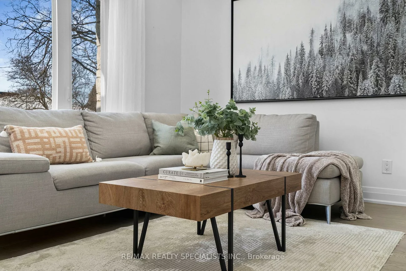 221, Thirtieth, Alderwood, Toronto