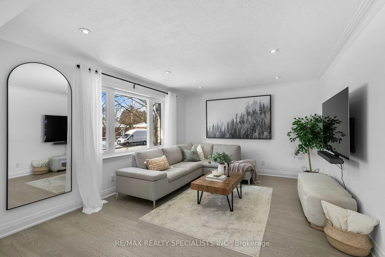 221, Thirtieth, Alderwood, Toronto