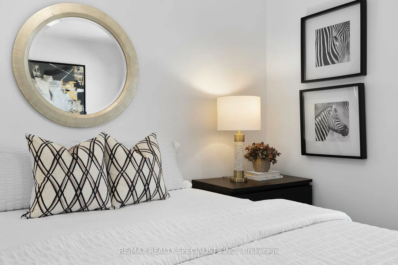 221, Thirtieth, Alderwood, Toronto