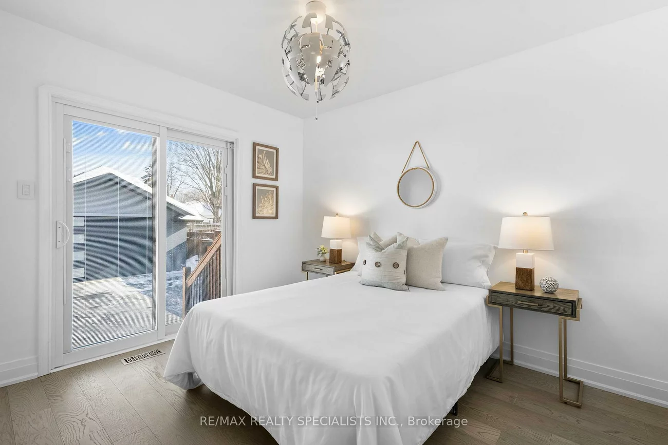 221, Thirtieth, Alderwood, Toronto