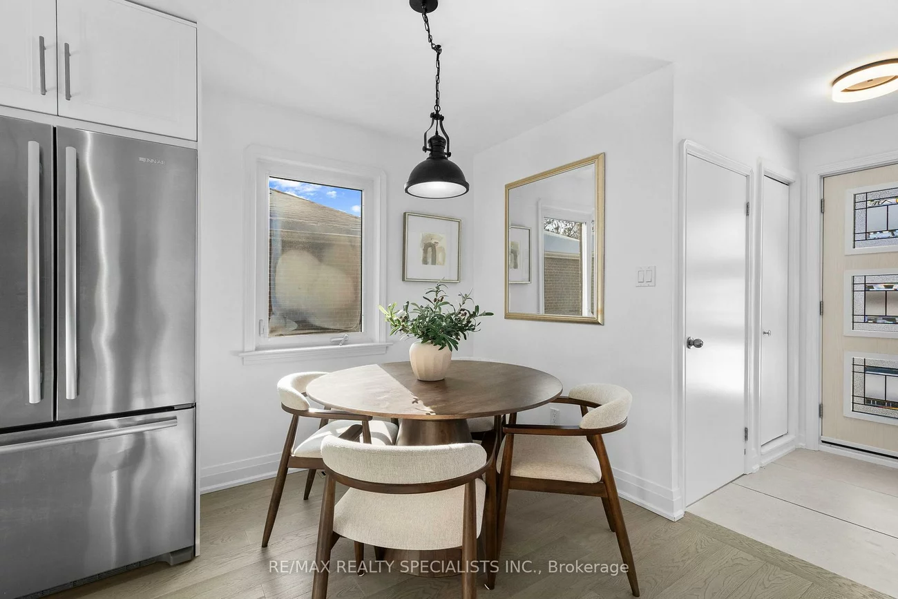 221, Thirtieth, Alderwood, Toronto