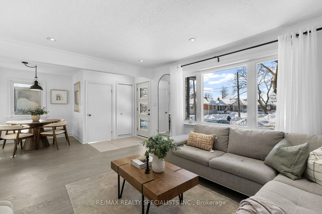 221, Thirtieth, Alderwood, Toronto