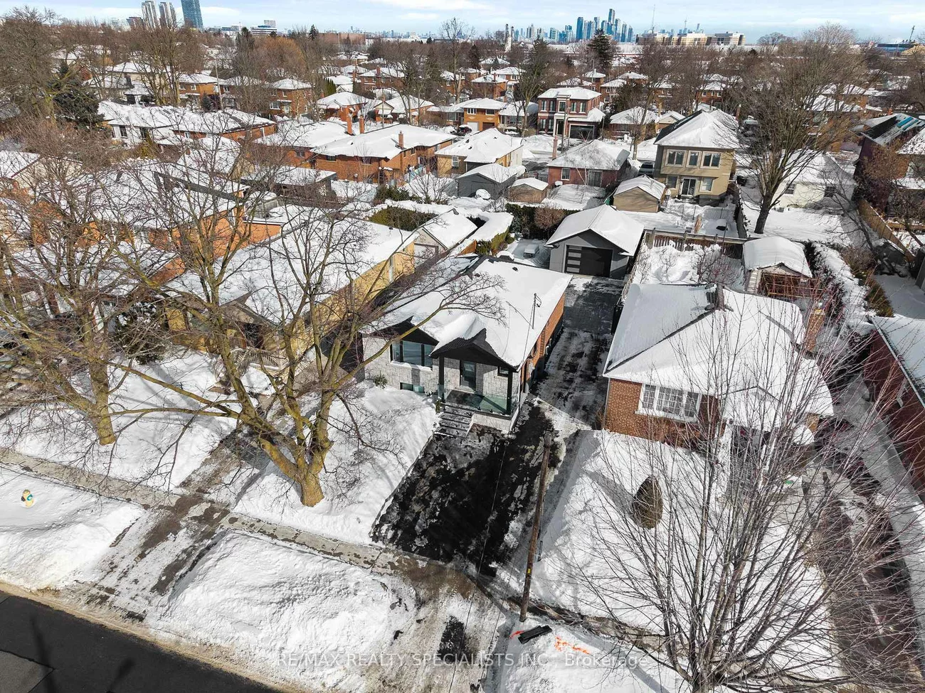 221, Thirtieth, Alderwood, Toronto