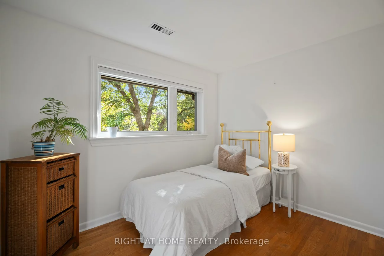 20, West Deane Valley, Eringate-Centennial-West Deane, Toronto