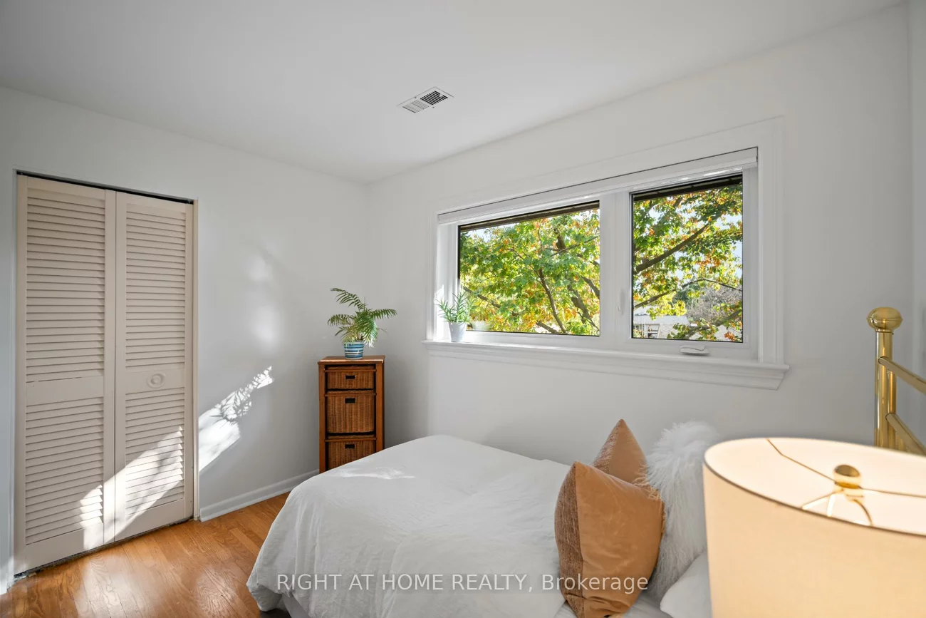 20, West Deane Valley, Eringate-Centennial-West Deane, Toronto