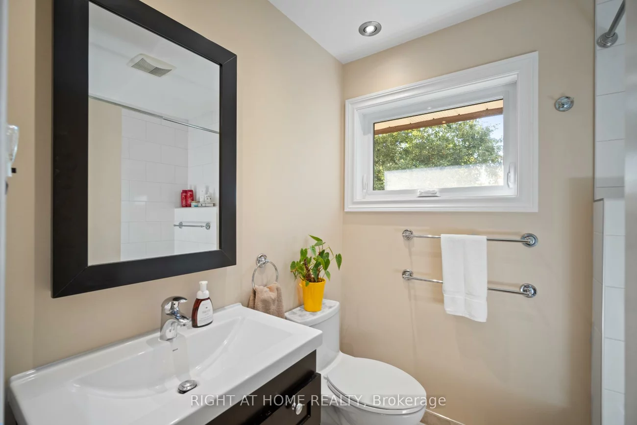 20, West Deane Valley, Eringate-Centennial-West Deane, Toronto